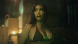 SZA’s Braless Thirst Trap Heats Up Social Media